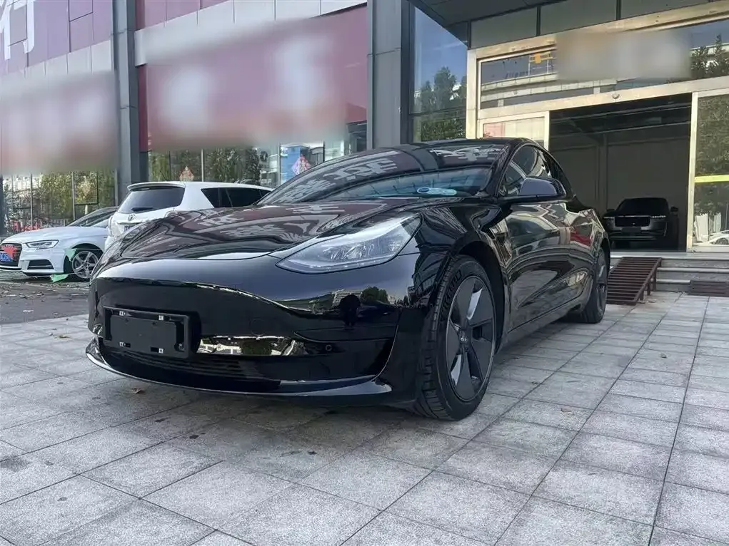 Tesla Model 3 — фото 1