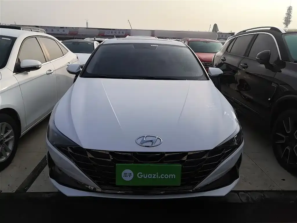 Hyundai Elantra — фото 3