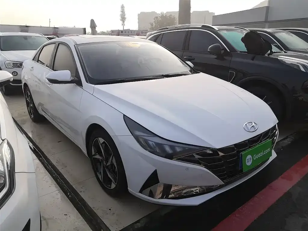 Hyundai Elantra — фото 4