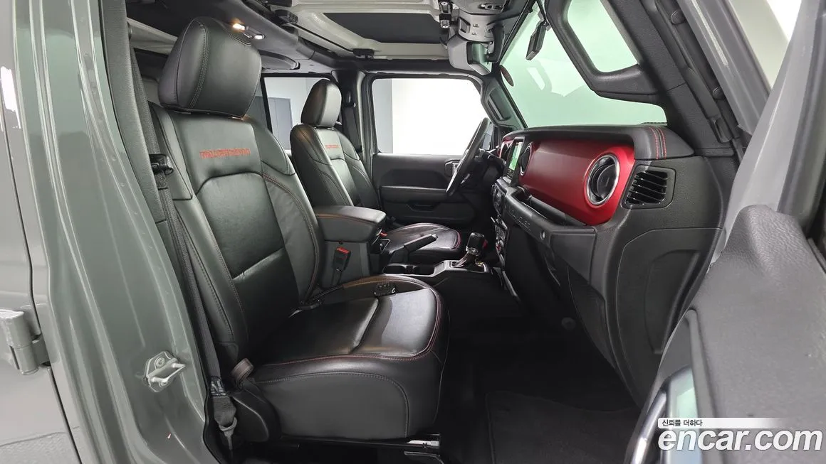 Jeep Wrangler — фото 10