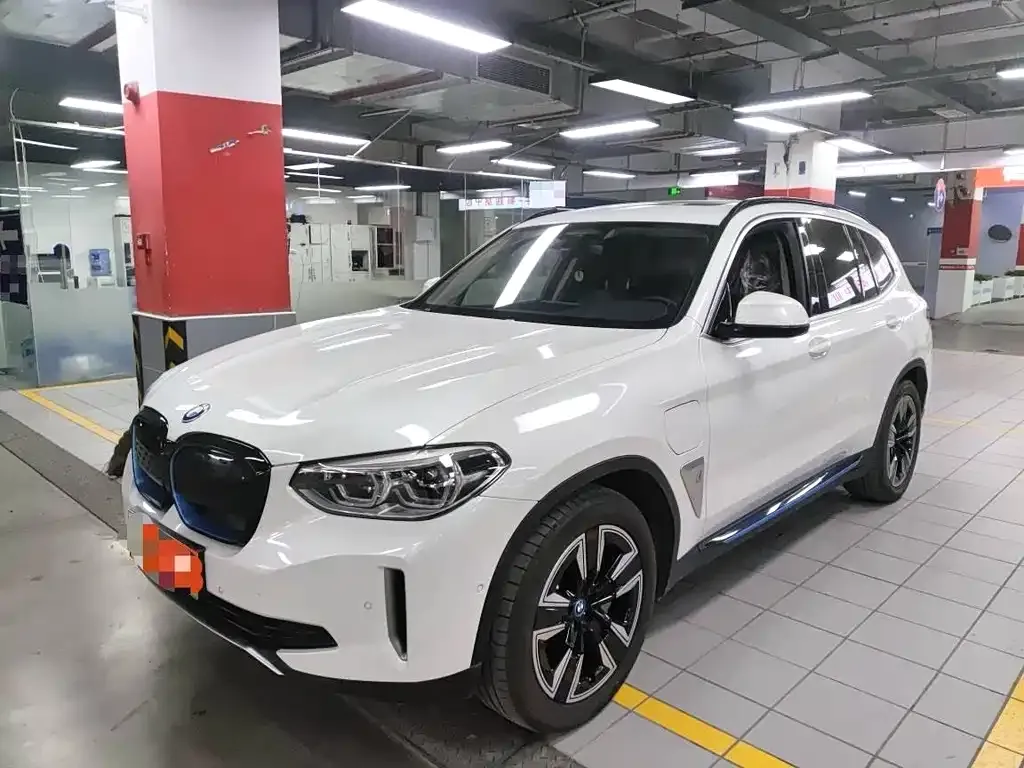 BMW iX3 — фото 1