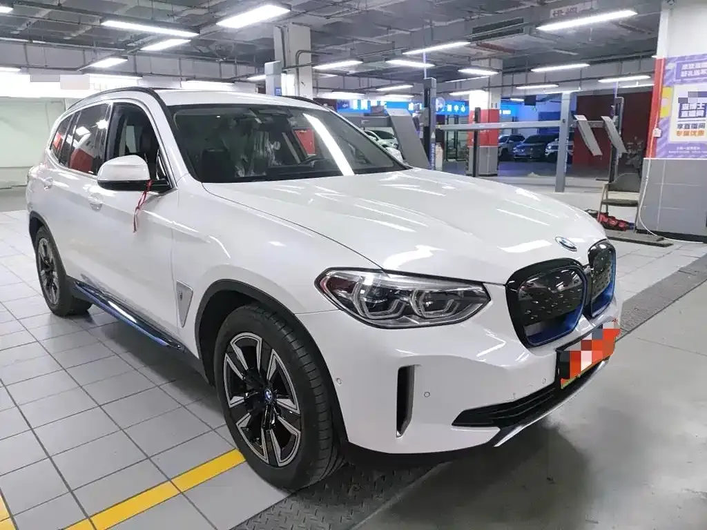 BMW iX3 — фото 5