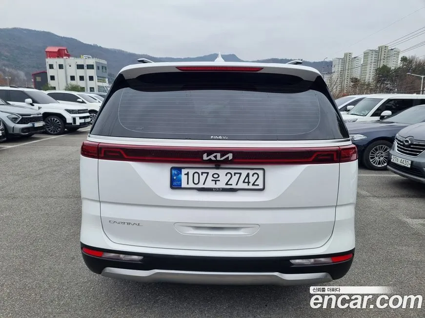 Kia Carnival — фото 6