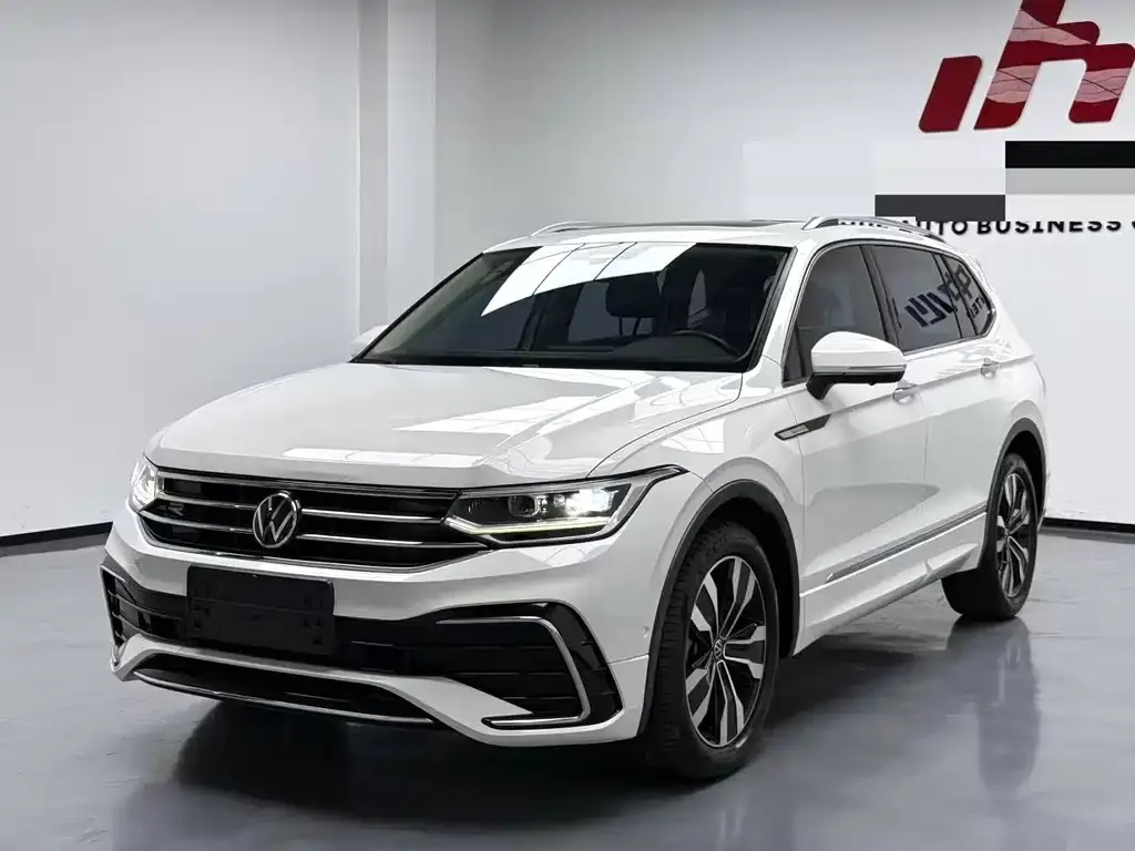 Volkswagen Tiguan L — фото 1