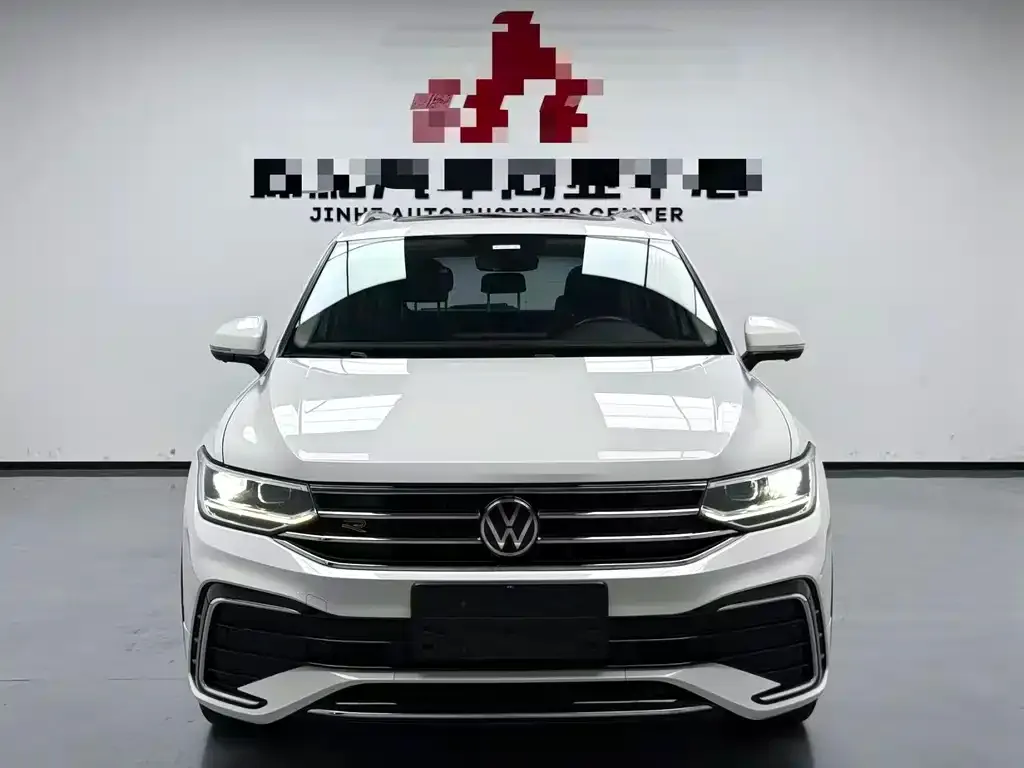 Volkswagen Tiguan L — фото 2
