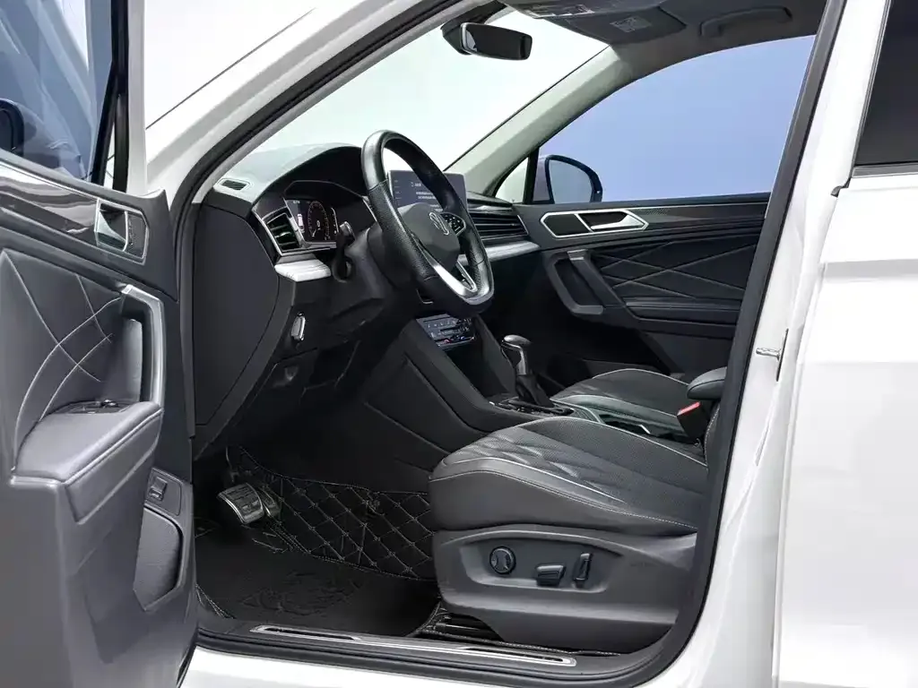 Volkswagen Tiguan L — фото 3
