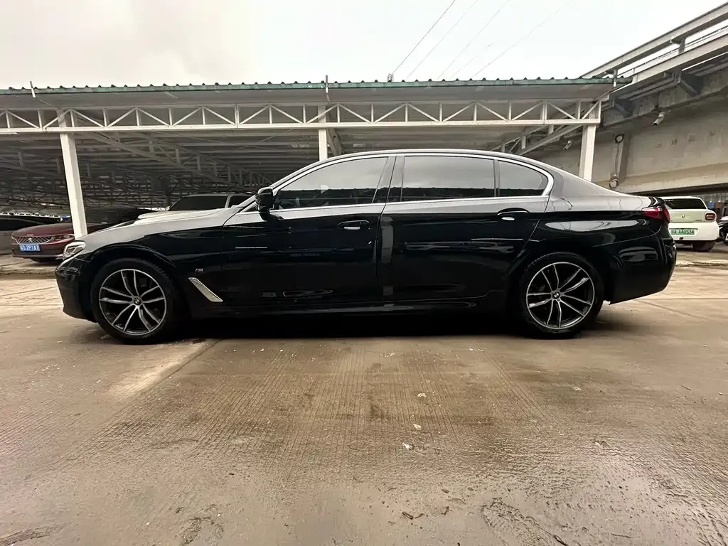BMW 5 Series — фото 4
