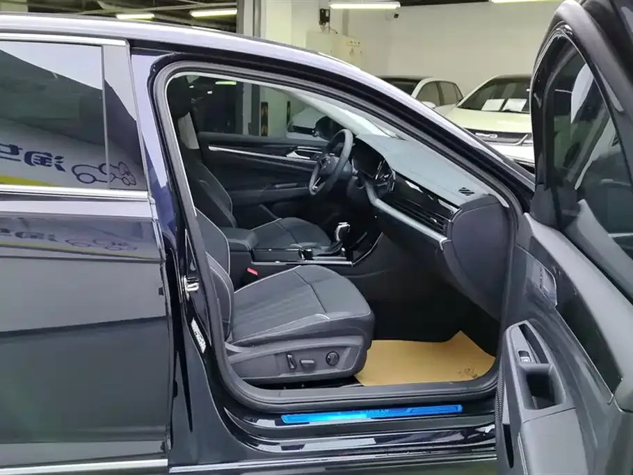 Volkswagen Passat — фото 10