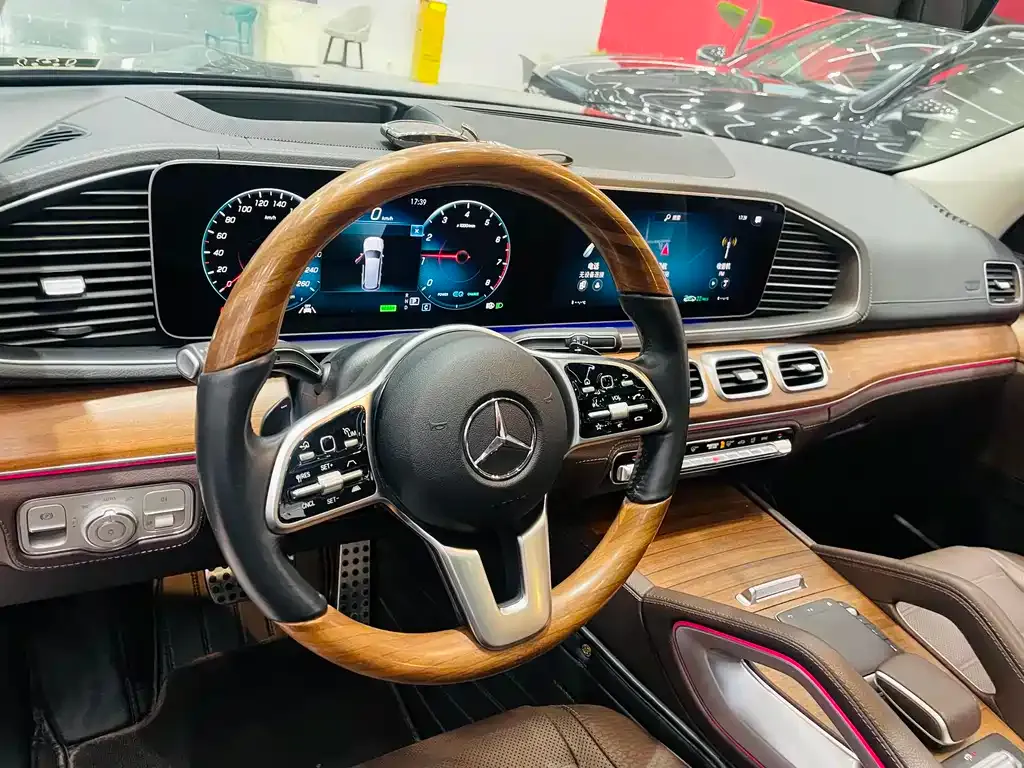 Mercedes-Benz GLS — фото 3