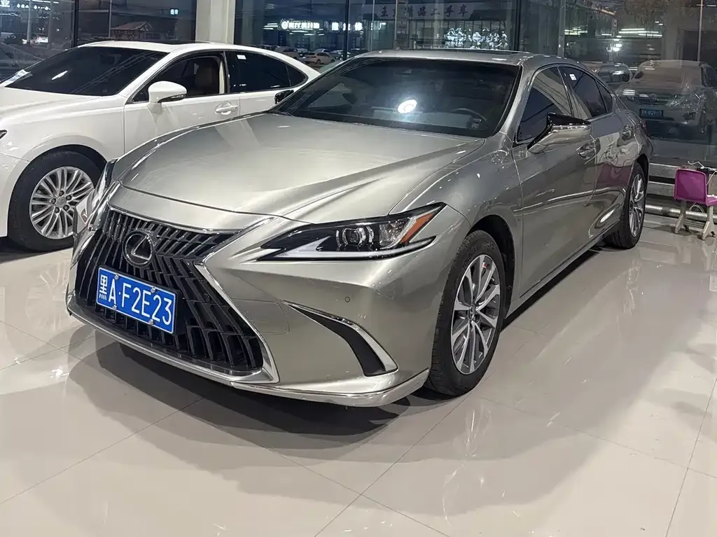 Lexus ES — фото 1