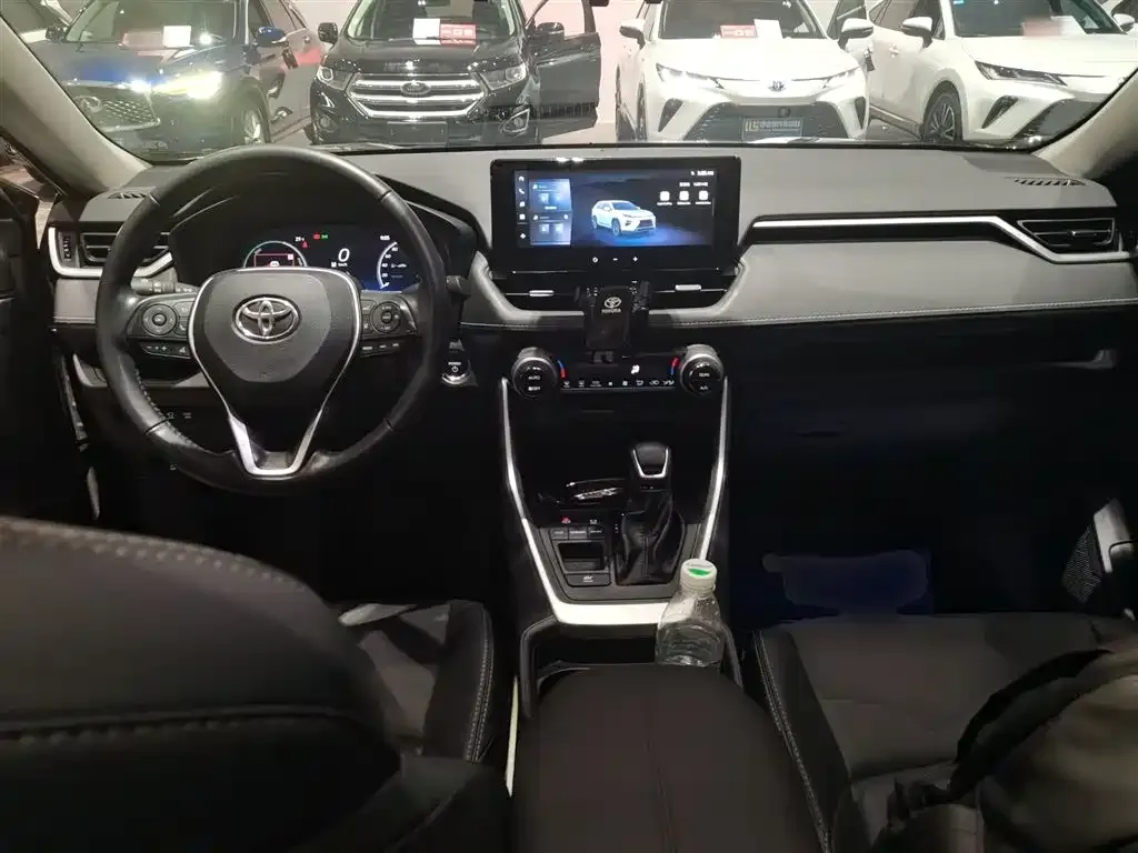 Toyota Wildlander — фото 10