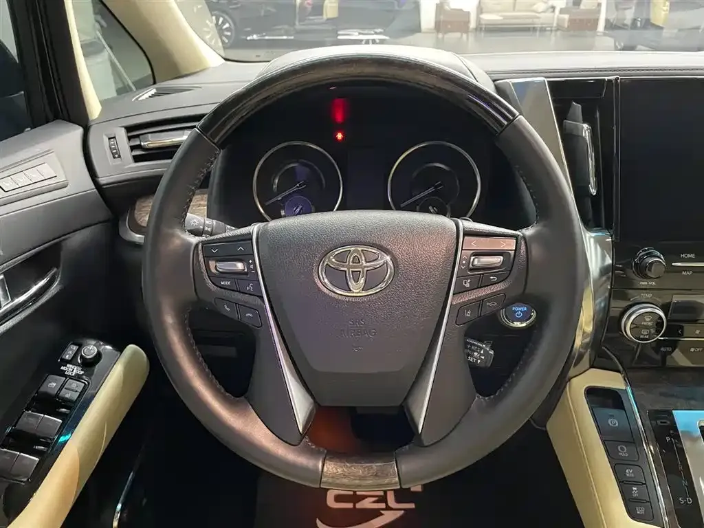 Toyota Vellfire — фото 9