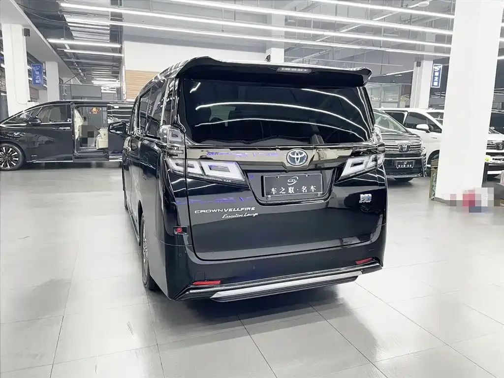 Toyota Vellfire — фото 6