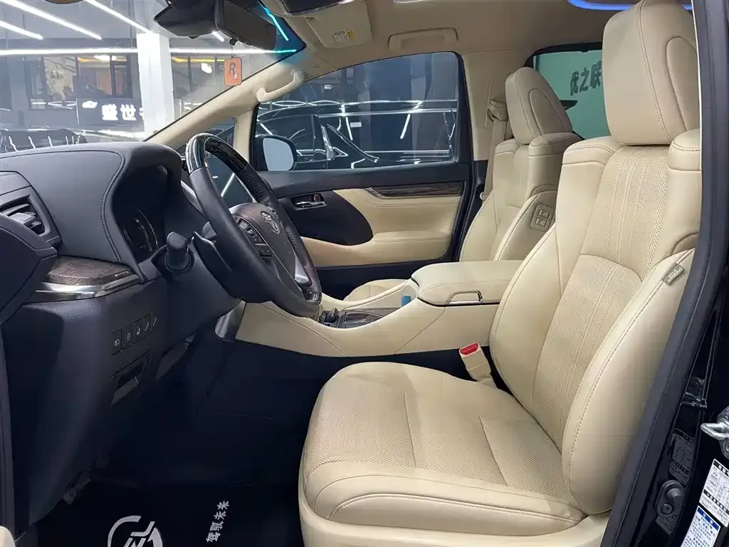 Toyota Vellfire — фото 3