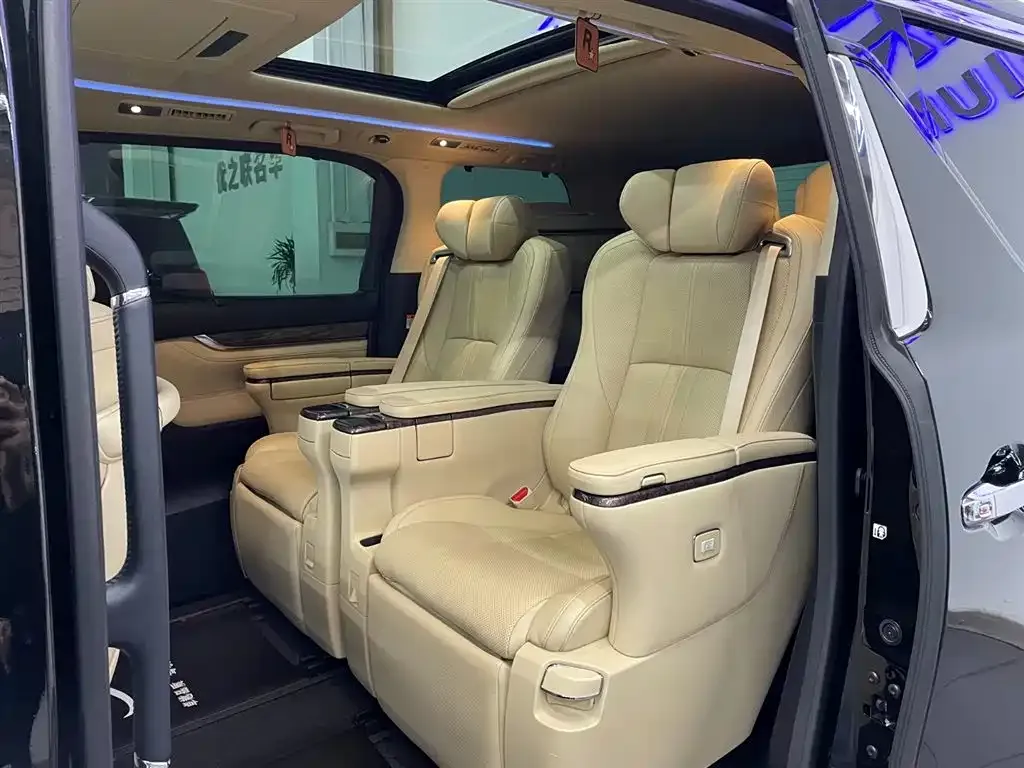 Toyota Vellfire — фото 7