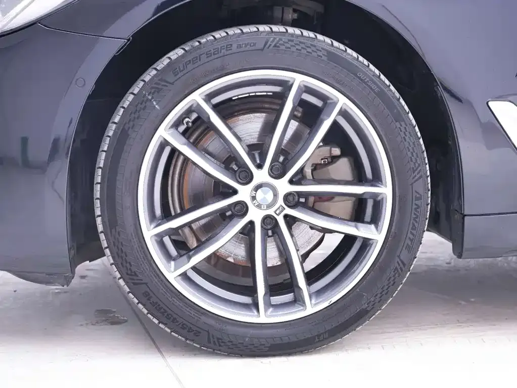 BMW 5 Series — фото 10