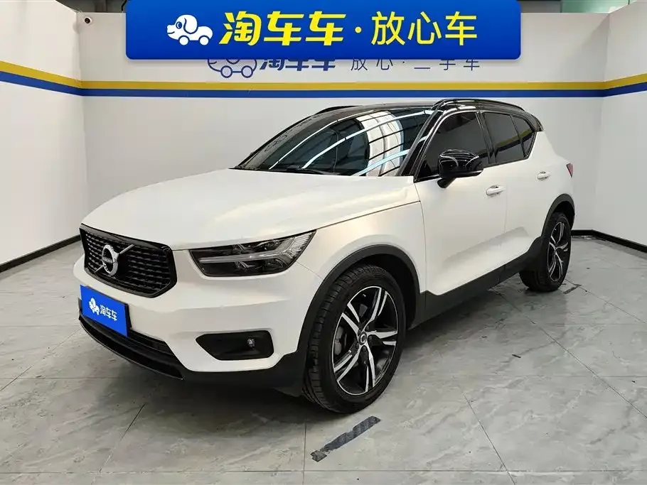 Volvo XC40 — фото 1