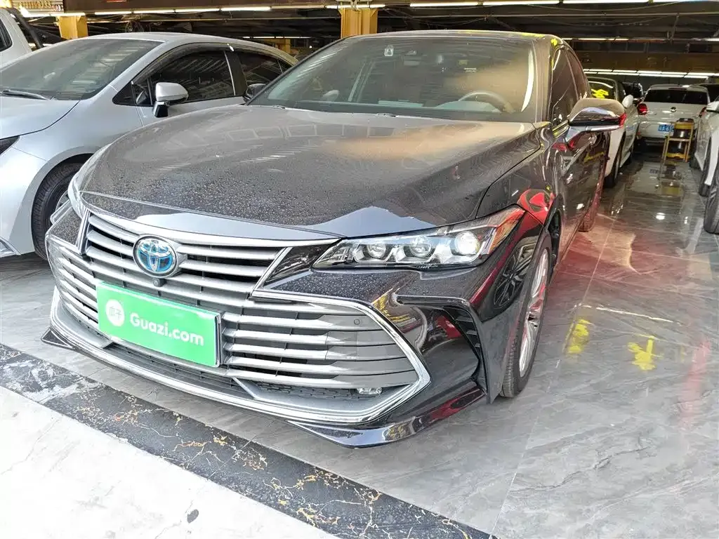Toyota Avalon — фото 1