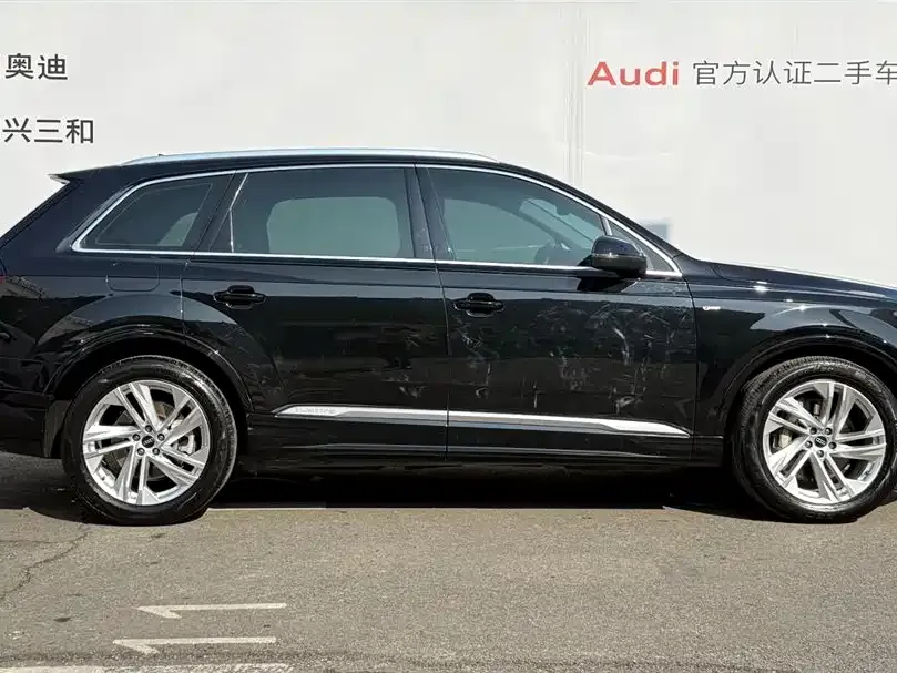 Audi Q7 — фото 9
