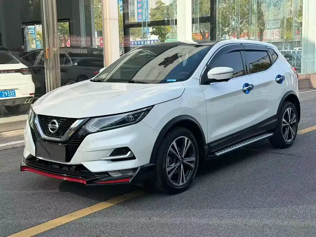 Nissan Qashqai — фото 1