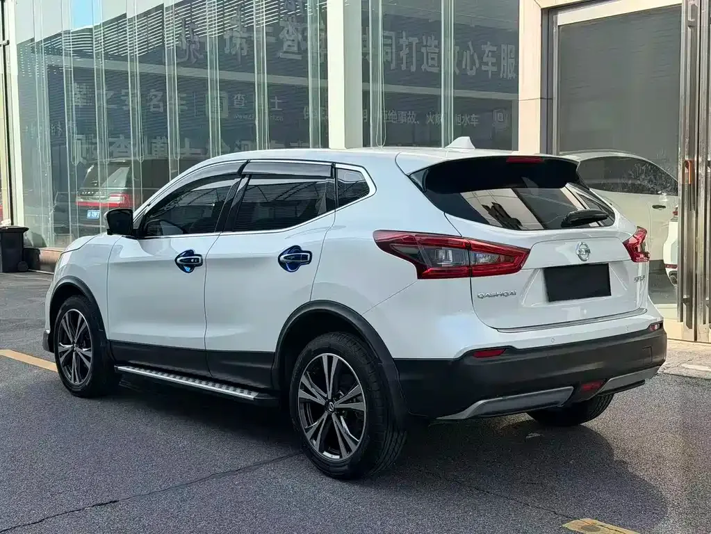 Nissan Qashqai — фото 10
