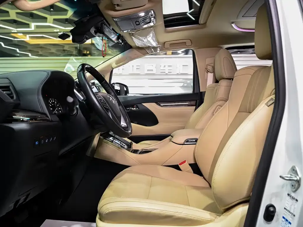 Toyota Alphard — фото 7