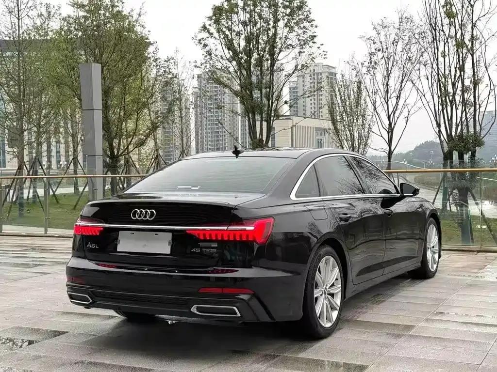 Audi A6L — фото 9