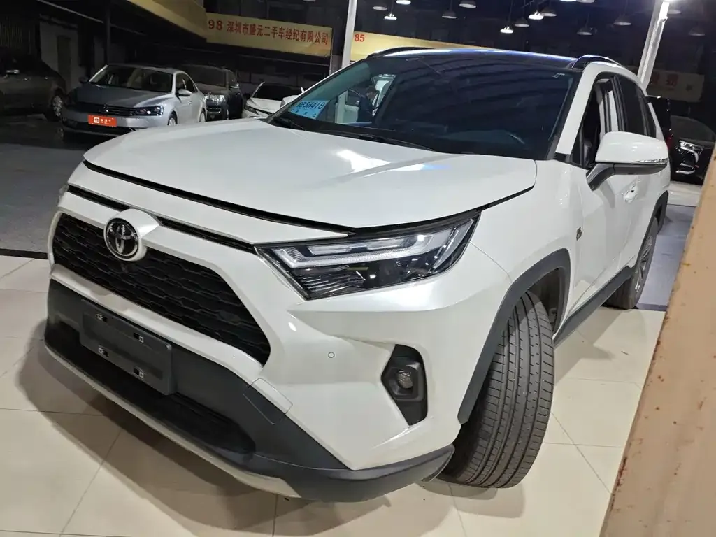 Toyota RAV4 — фото 1