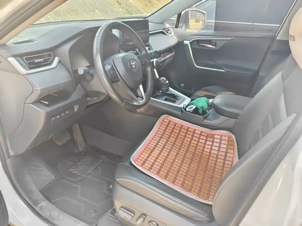 Toyota RAV4 — фото 3