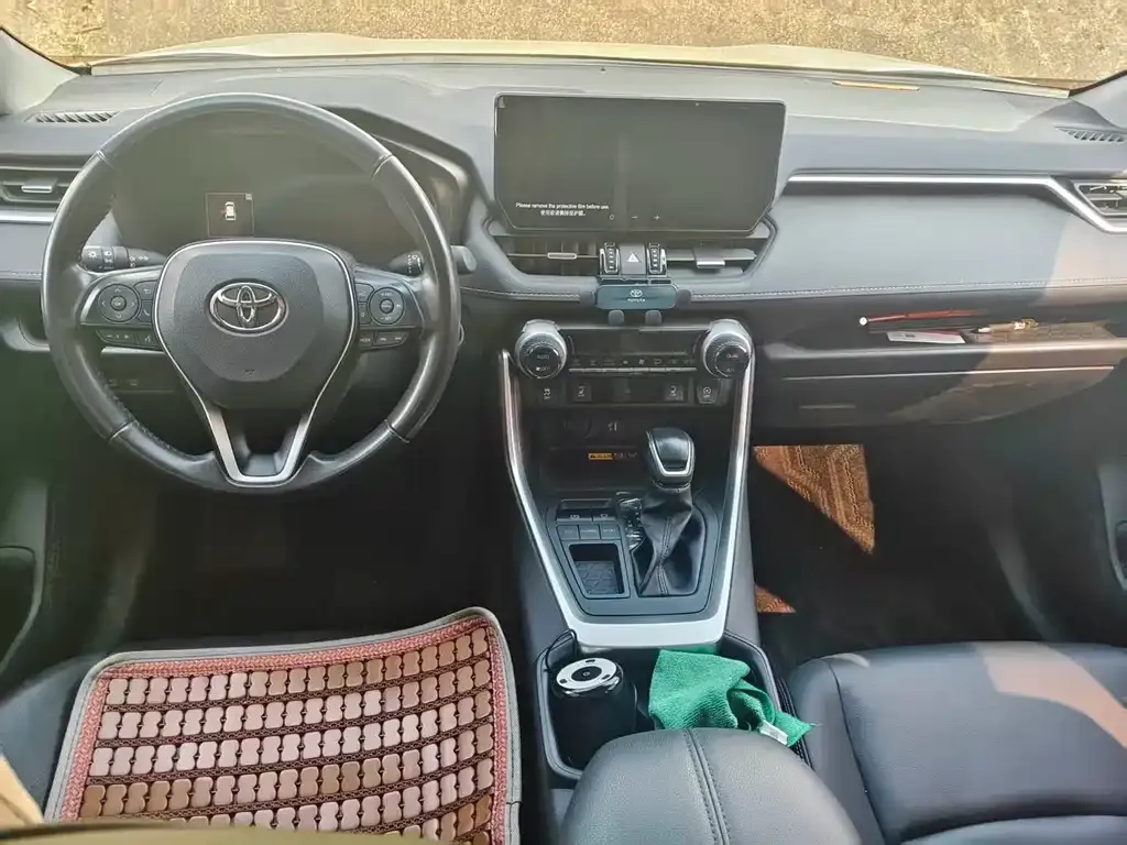 Toyota RAV4 — фото 10