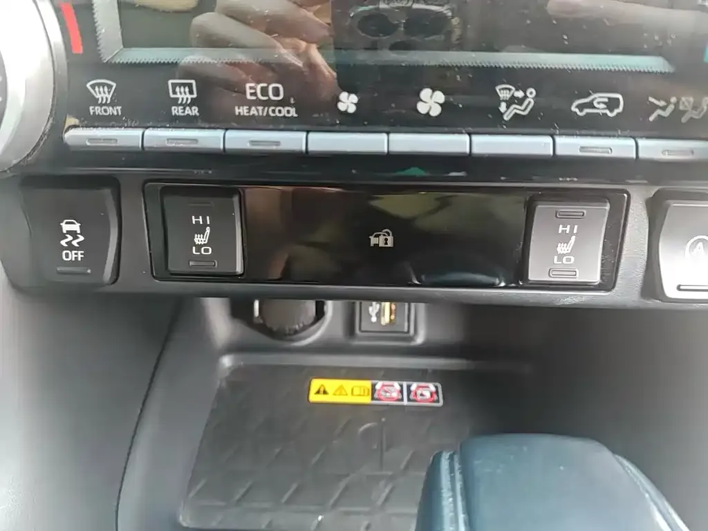 Toyota RAV4 — фото 2