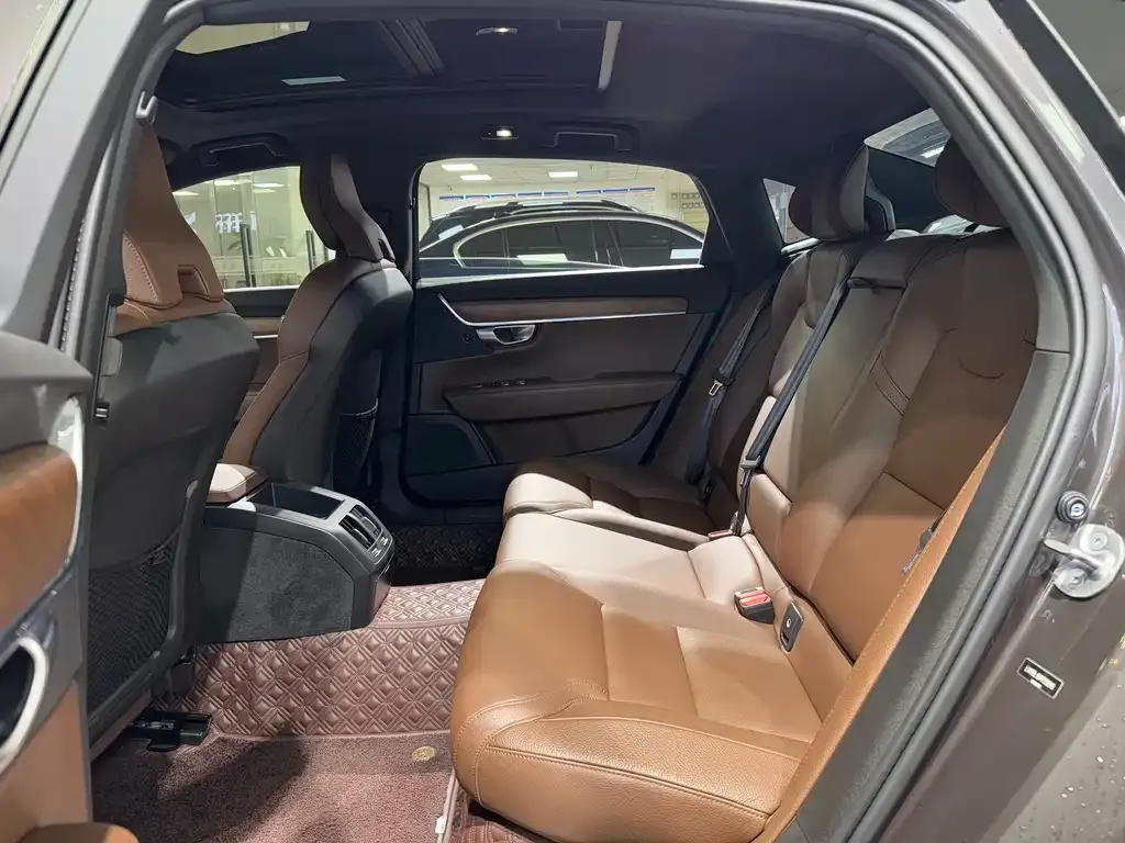 Volvo S90 — фото 6
