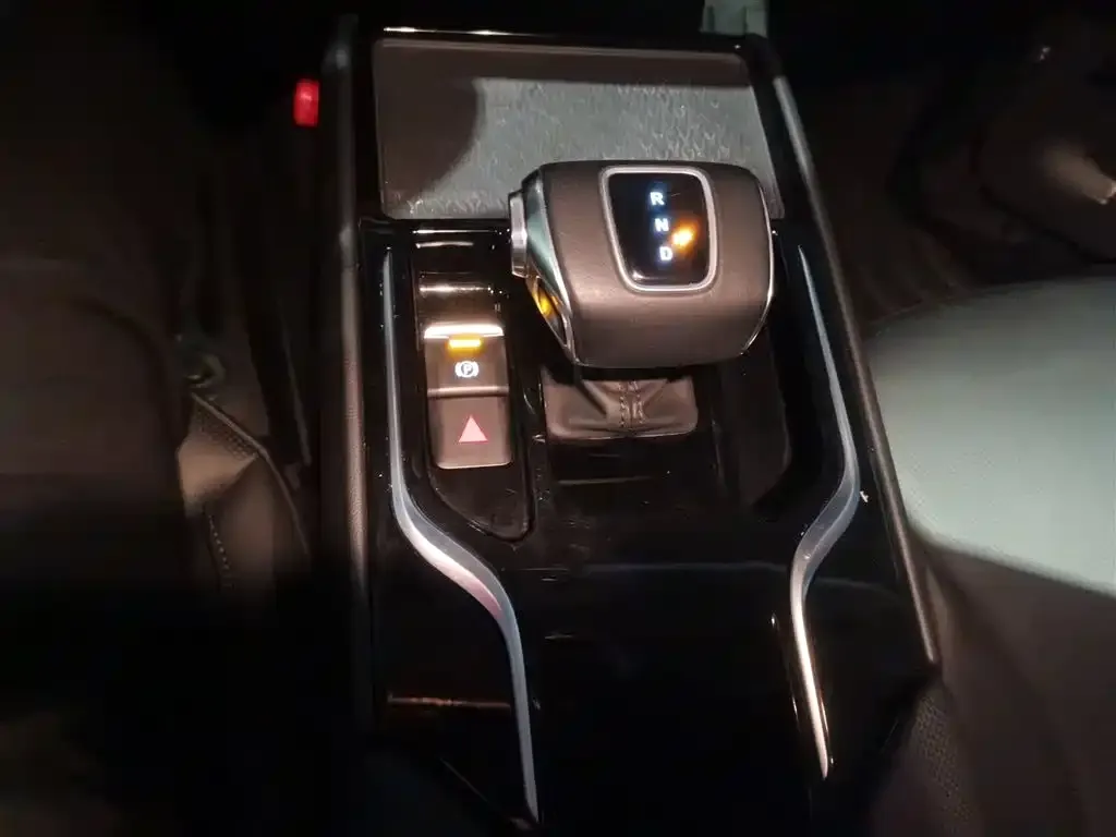 Hongqi E-QM5 — фото 2