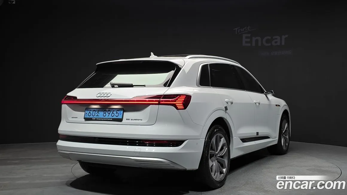 Audi e-tron — фото 2