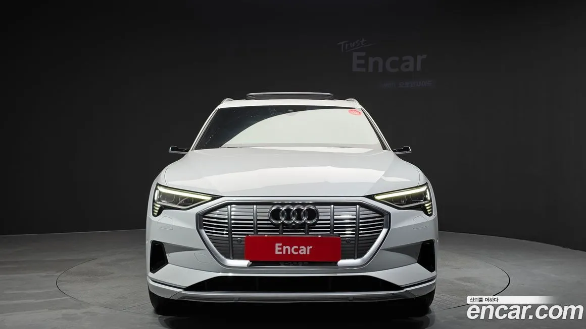 Audi e-tron — фото 5