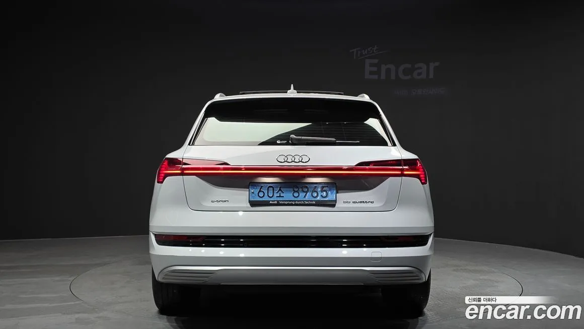 Audi e-tron — фото 4