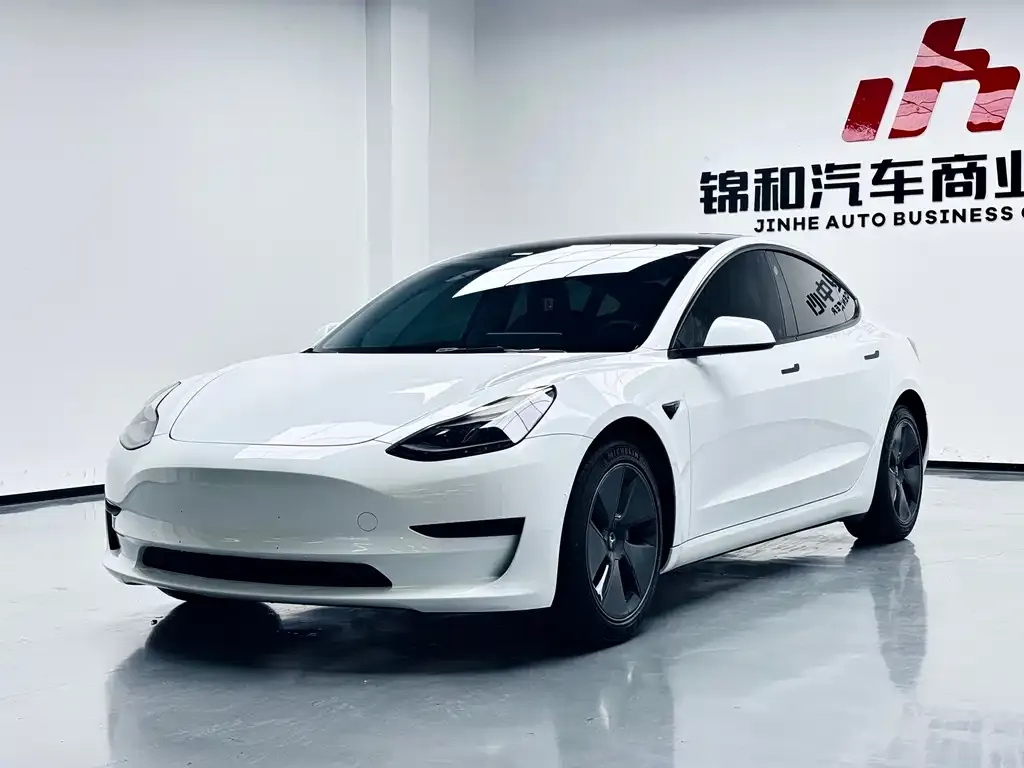 Tesla Model 3 — фото 1