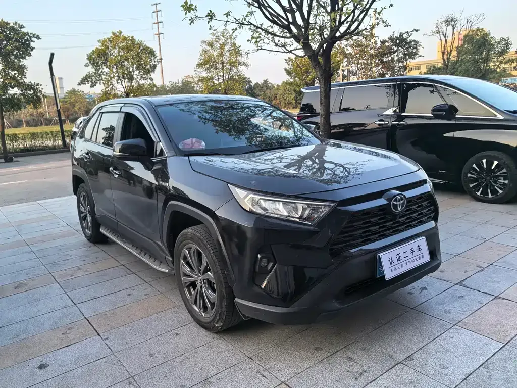 Toyota RAV4 — фото 2