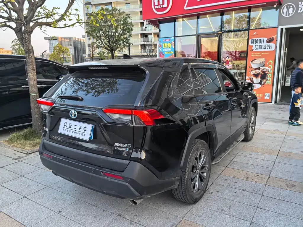 Toyota RAV4 — фото 6