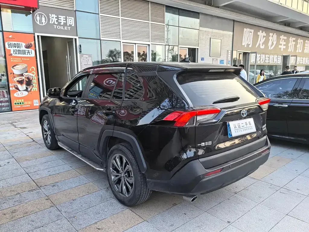 Toyota RAV4 — фото 5