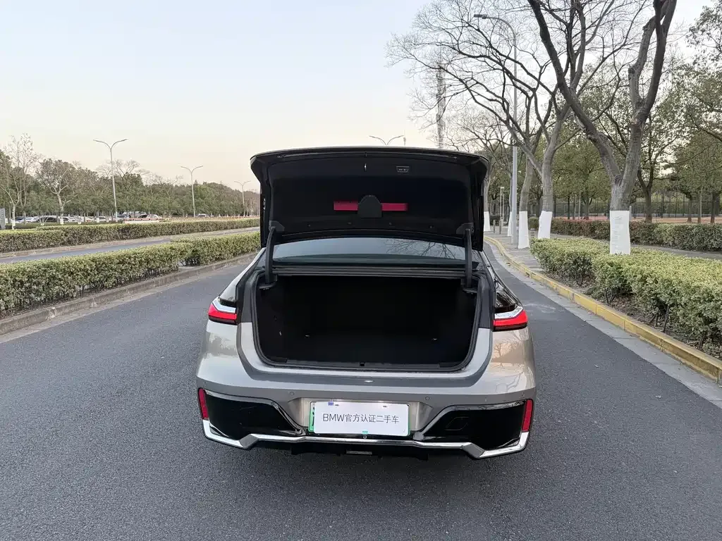 BMW i7 — фото 4