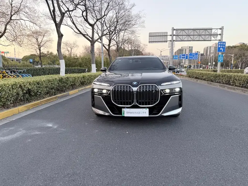 BMW i7 — фото 5