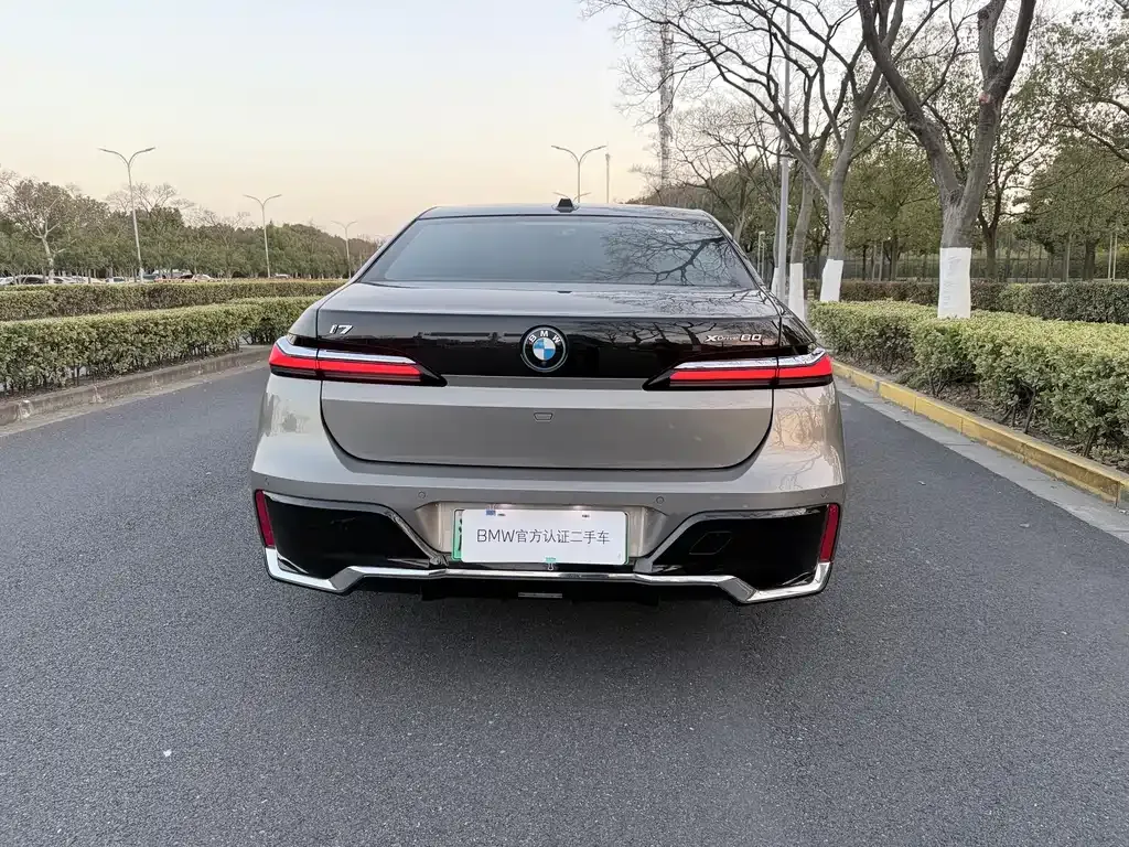 BMW i7 — фото 9