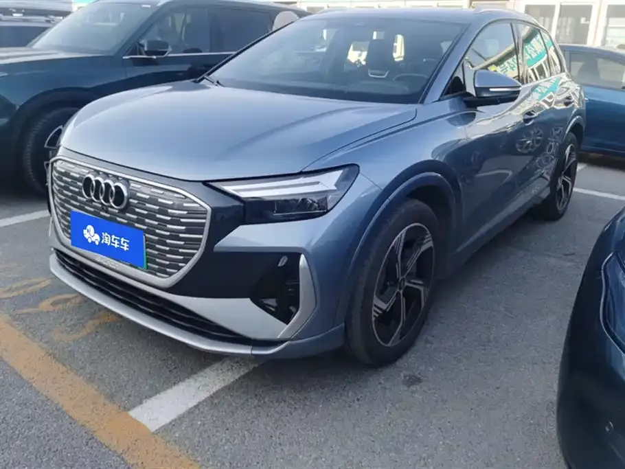 Audi Q4 e-tron — фото 1