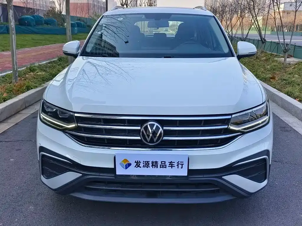 Volkswagen Tiguan L — фото 8