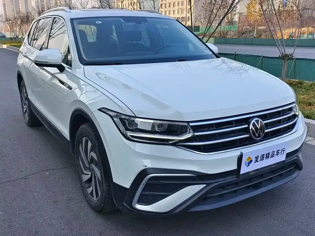 Volkswagen Tiguan L — фото 7