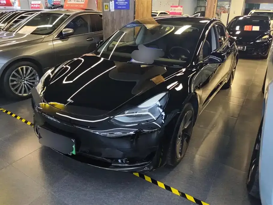 Tesla Model 3 — фото 1