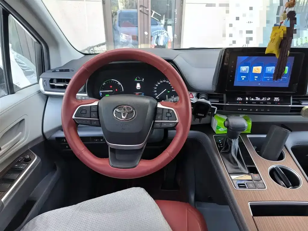 Toyota Sienna — фото 5