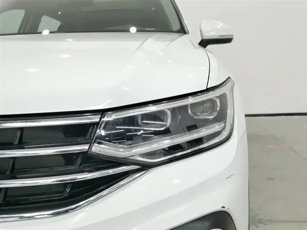 Volkswagen Tiguan L — фото 5