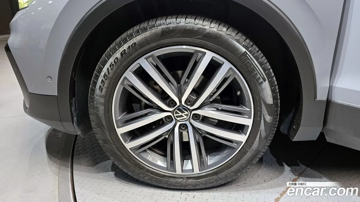 Volkswagen Tiguan — фото 5